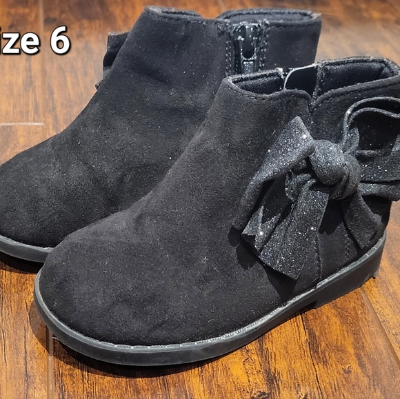 3/$20 🏷 George Faux Suede Booties Size 6 - Picture 2 of 3
